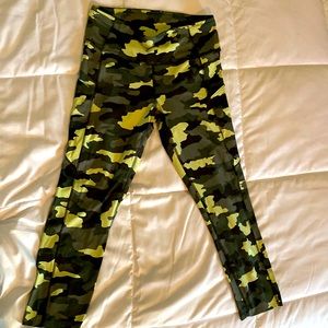 Brand new, never worn fast and free camo lulu lemon crop leggings